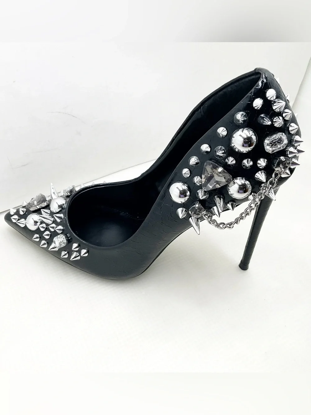 🆕{Steve Madden}Veronicka Spike & Crystal Embellished Pumps
